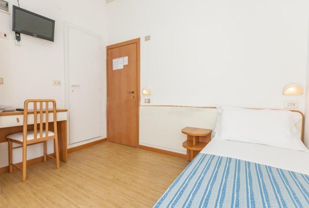 Hotel Azzurro Cattolica Kültér fotó