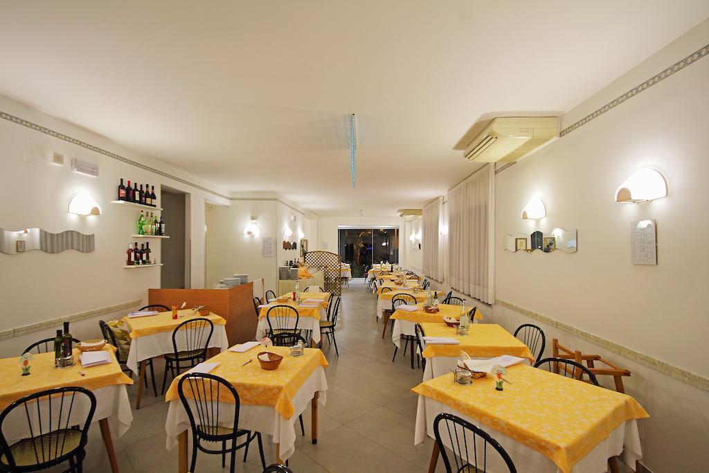 Hotel Azzurro Cattolica Kültér fotó