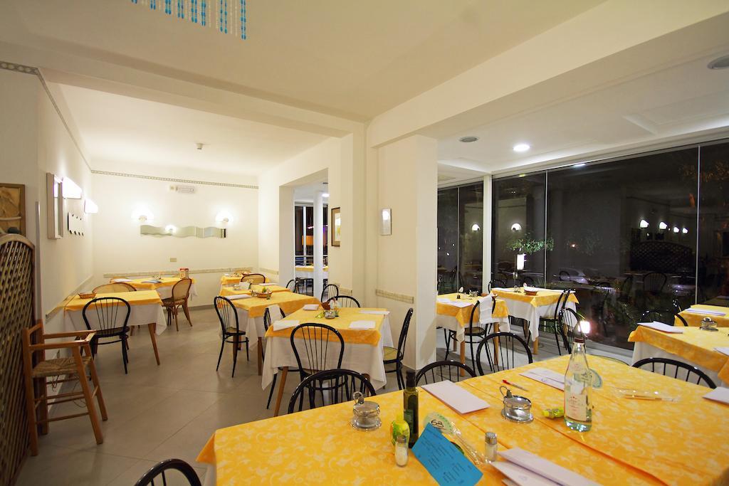 Hotel Azzurro Cattolica Kültér fotó