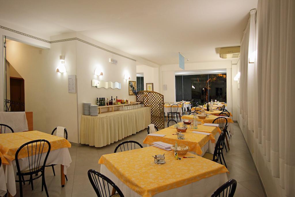 Hotel Azzurro Cattolica Kültér fotó