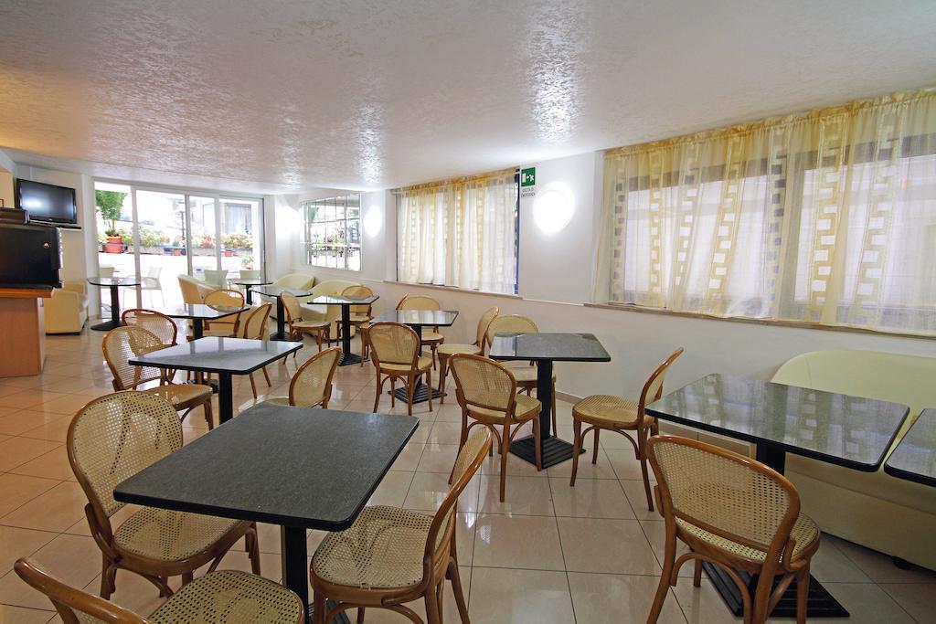 Hotel Azzurro Cattolica Kültér fotó