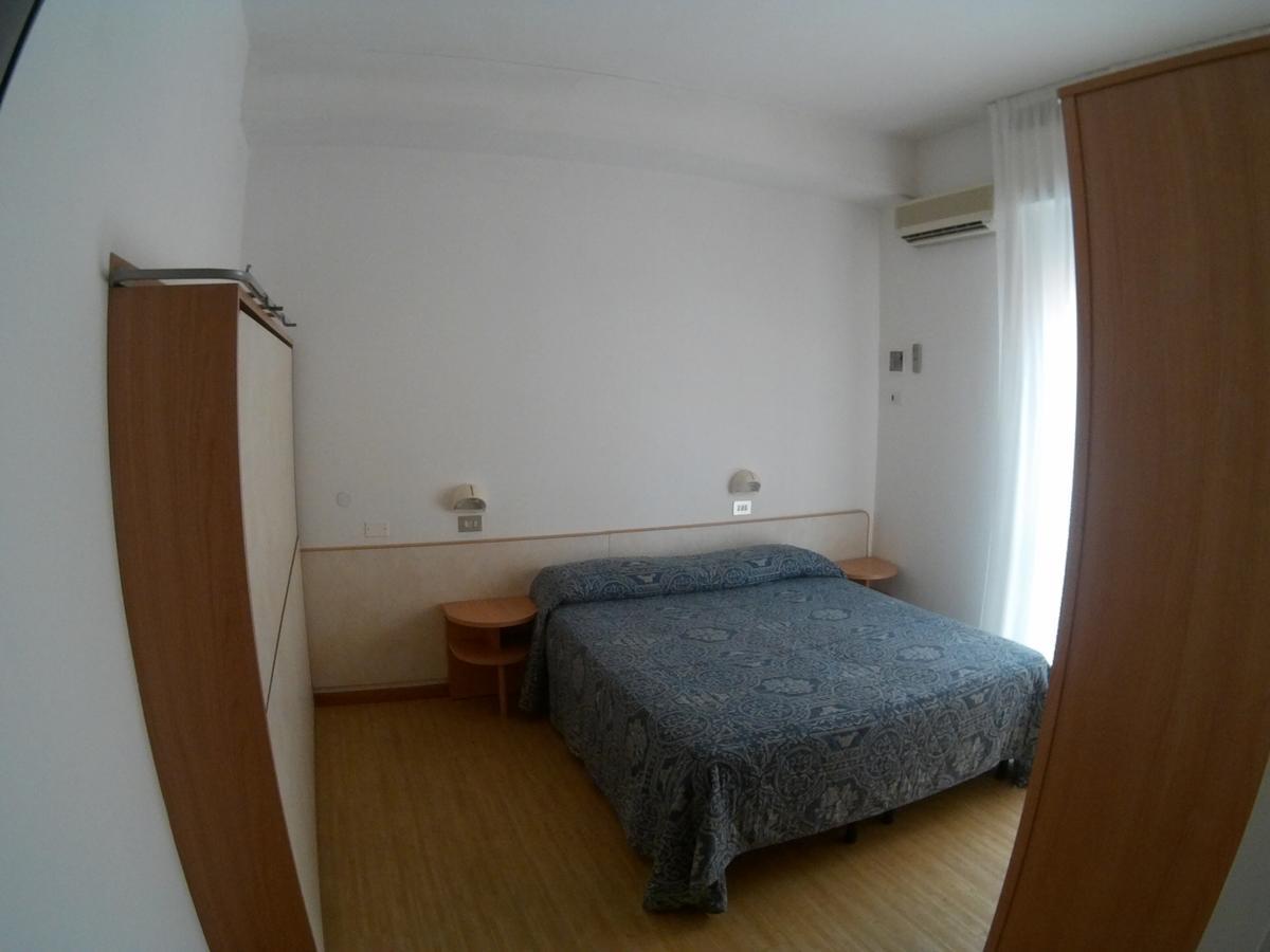 Hotel Azzurro Cattolica Kültér fotó
