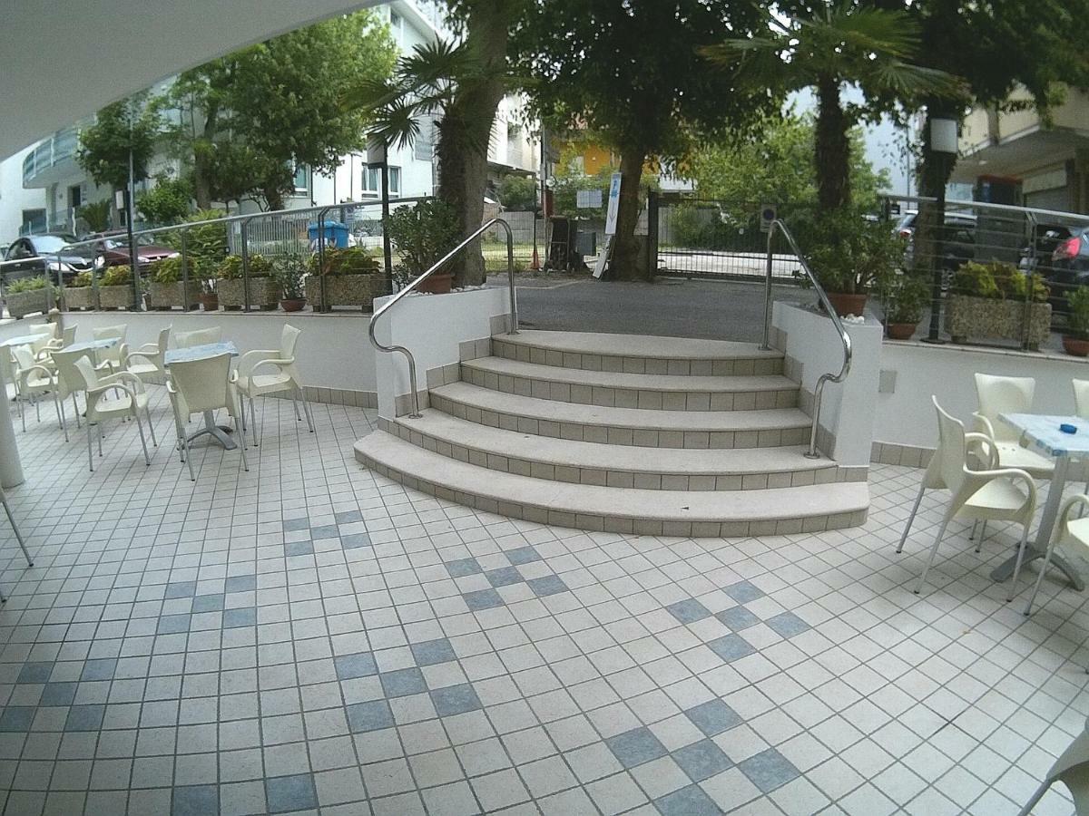 Hotel Azzurro Cattolica Kültér fotó