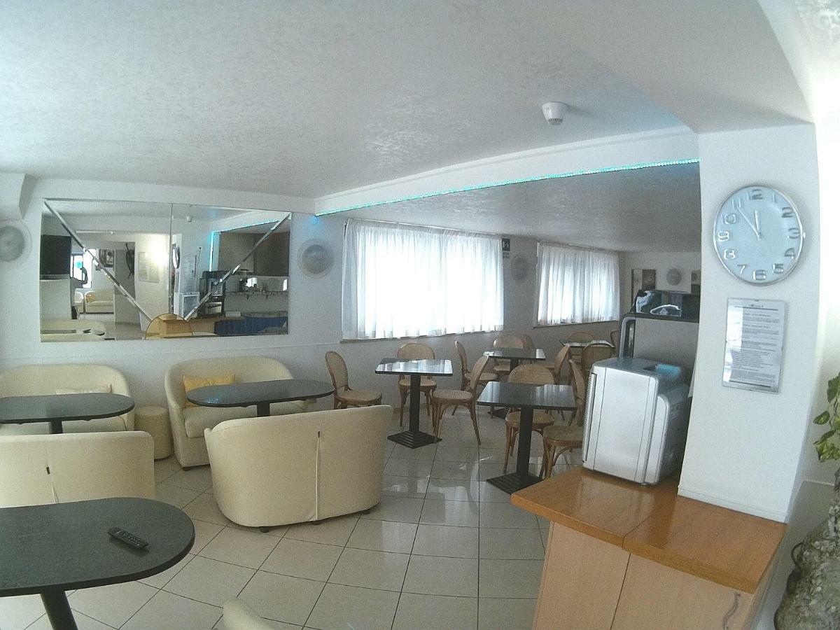 Hotel Azzurro Cattolica Kültér fotó
