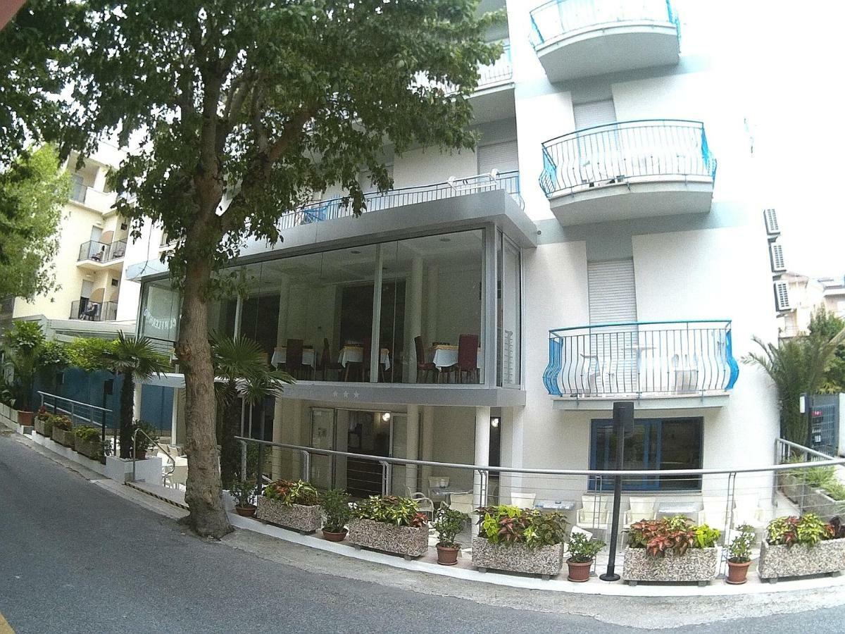 Hotel Azzurro Cattolica Kültér fotó