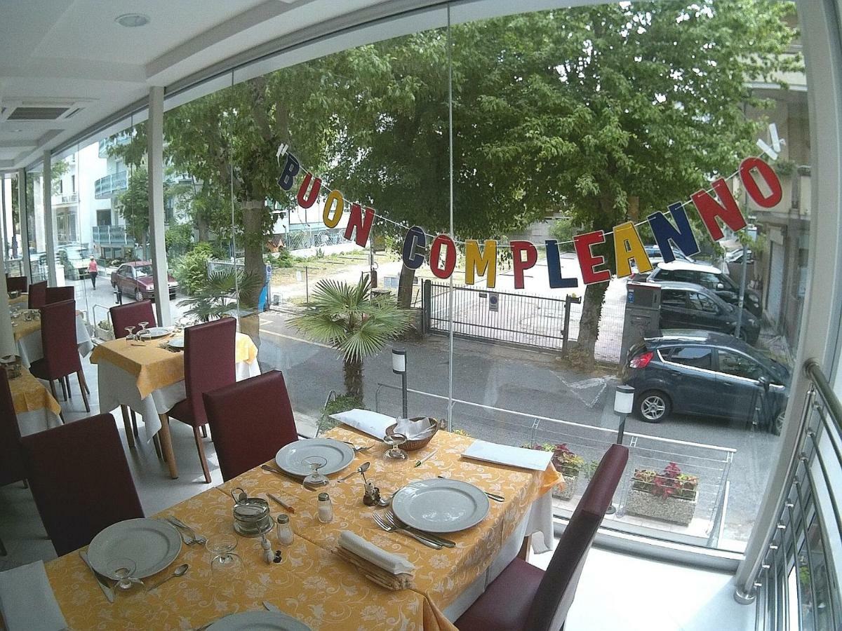 Hotel Azzurro Cattolica Kültér fotó
