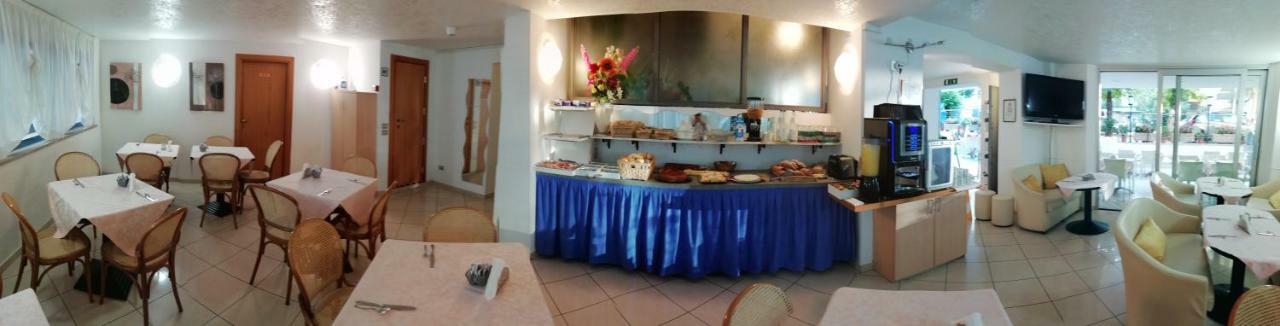 Hotel Azzurro Cattolica Kültér fotó